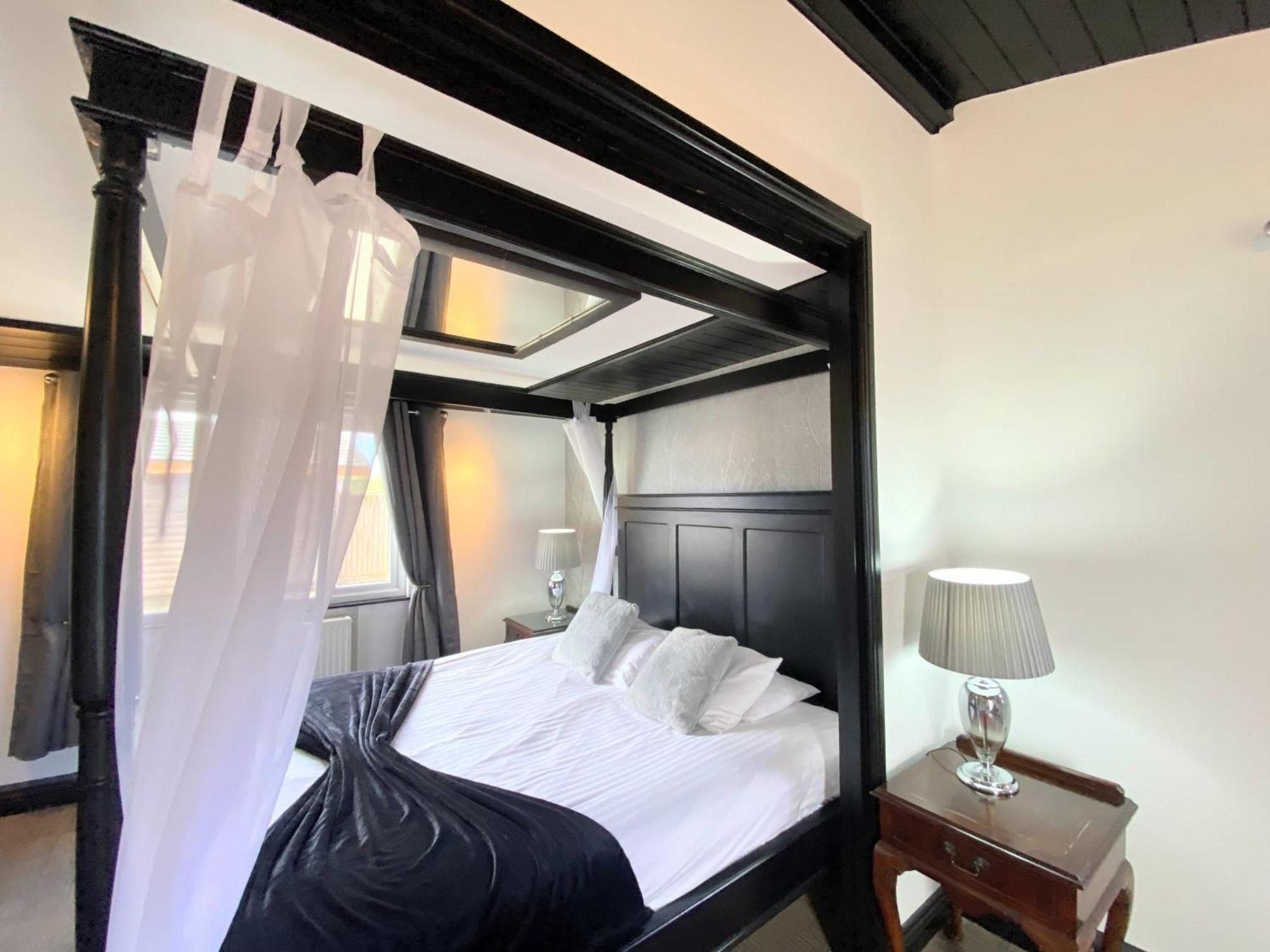 Ochil 9 With Private Hot Tub - Fife - Loch Leven - Lomond Hills - Pet Friendly Villa Kelty Kültér fotó