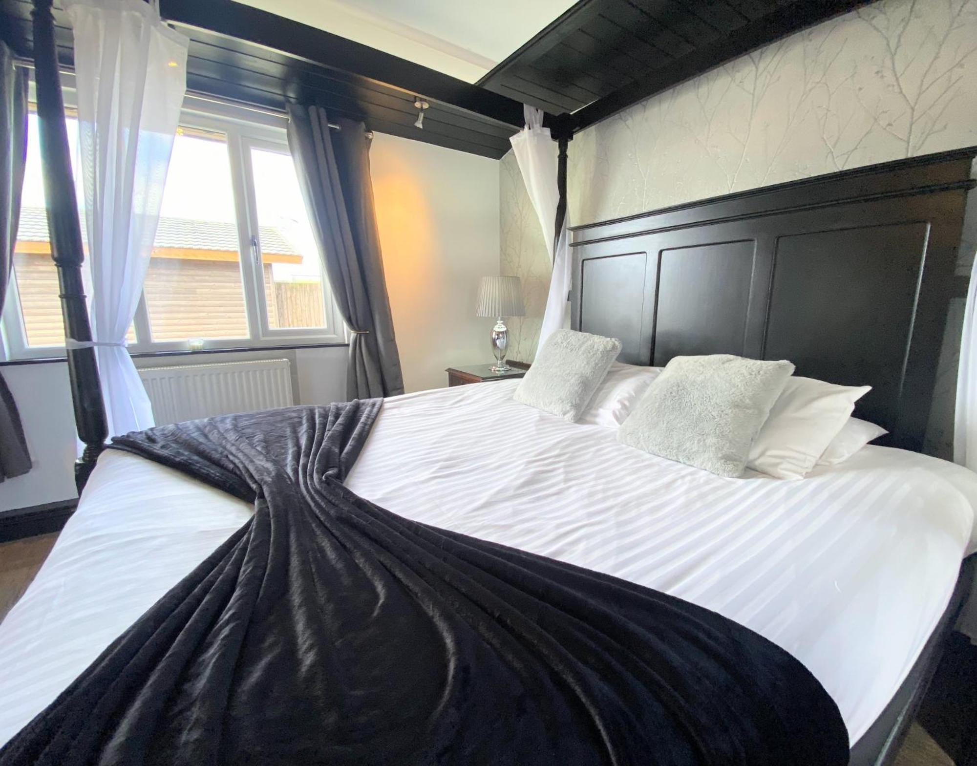 Ochil 9 With Private Hot Tub - Fife - Loch Leven - Lomond Hills - Pet Friendly Villa Kelty Kültér fotó