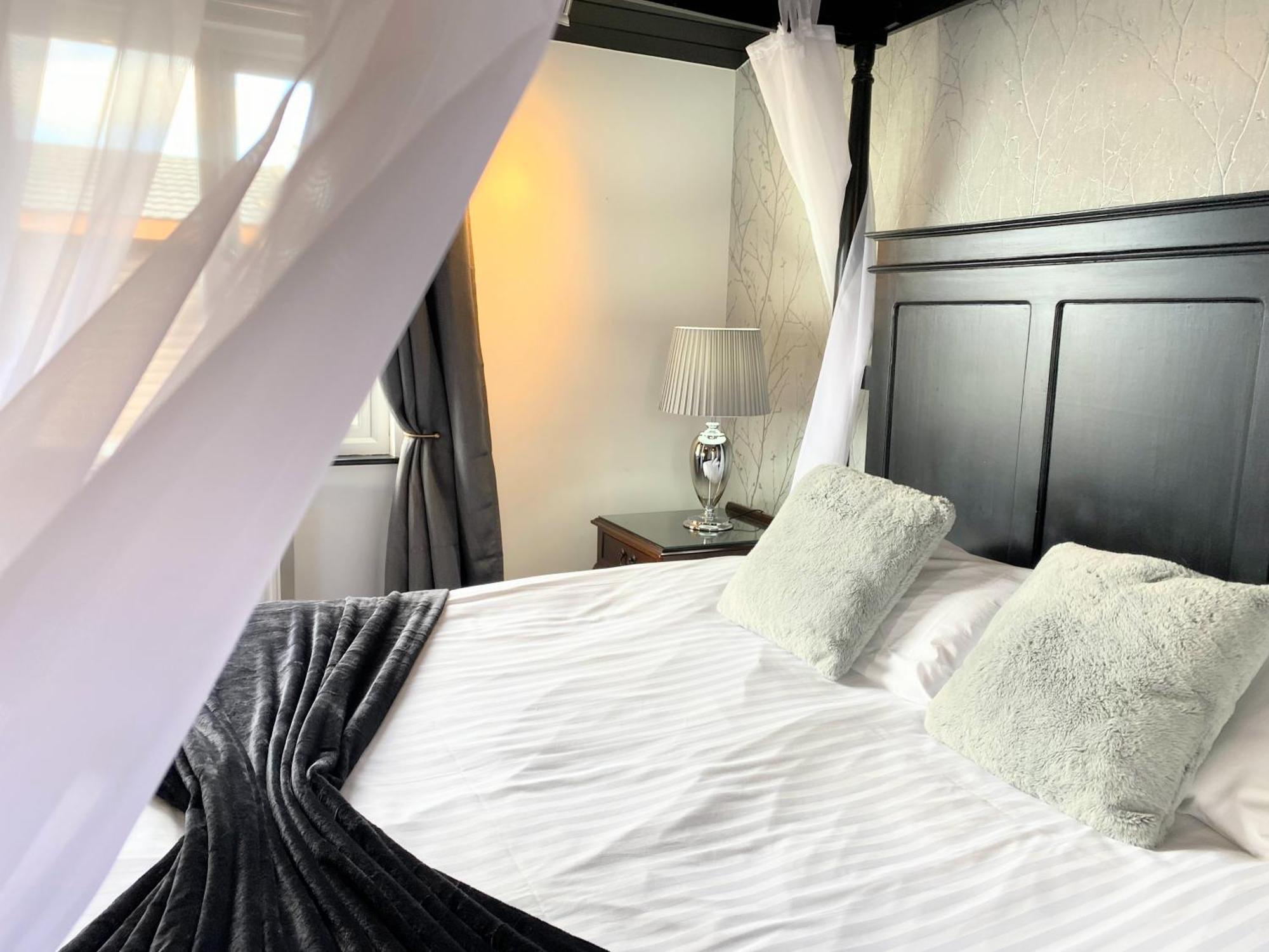 Ochil 9 With Private Hot Tub - Fife - Loch Leven - Lomond Hills - Pet Friendly Villa Kelty Kültér fotó