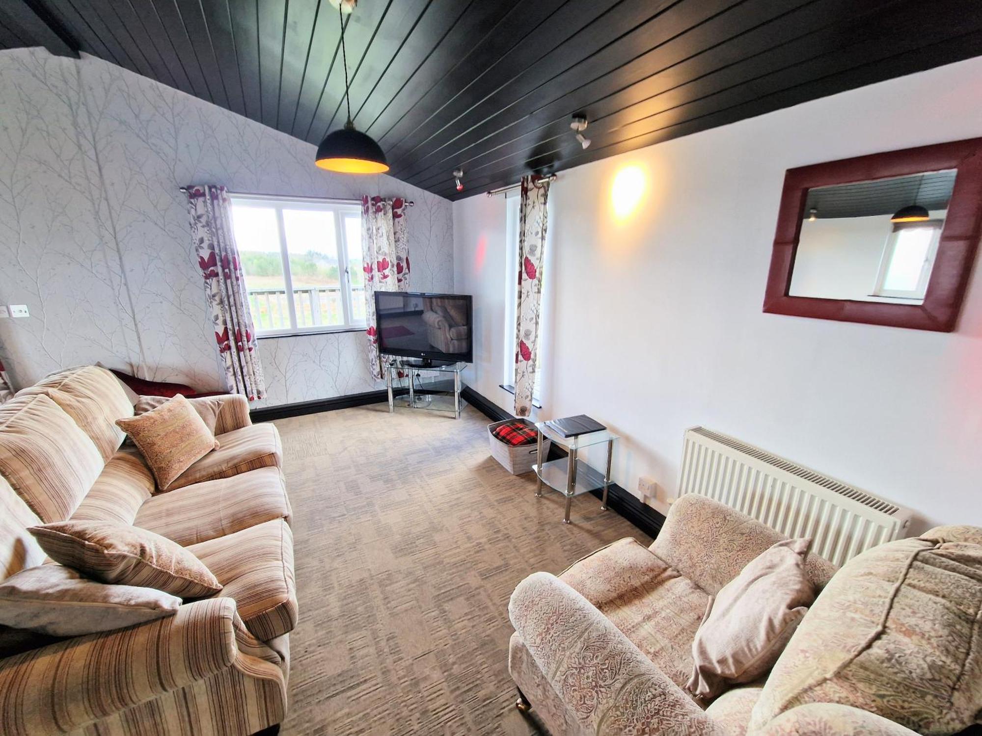 Ochil 9 With Private Hot Tub - Fife - Loch Leven - Lomond Hills - Pet Friendly Villa Kelty Kültér fotó