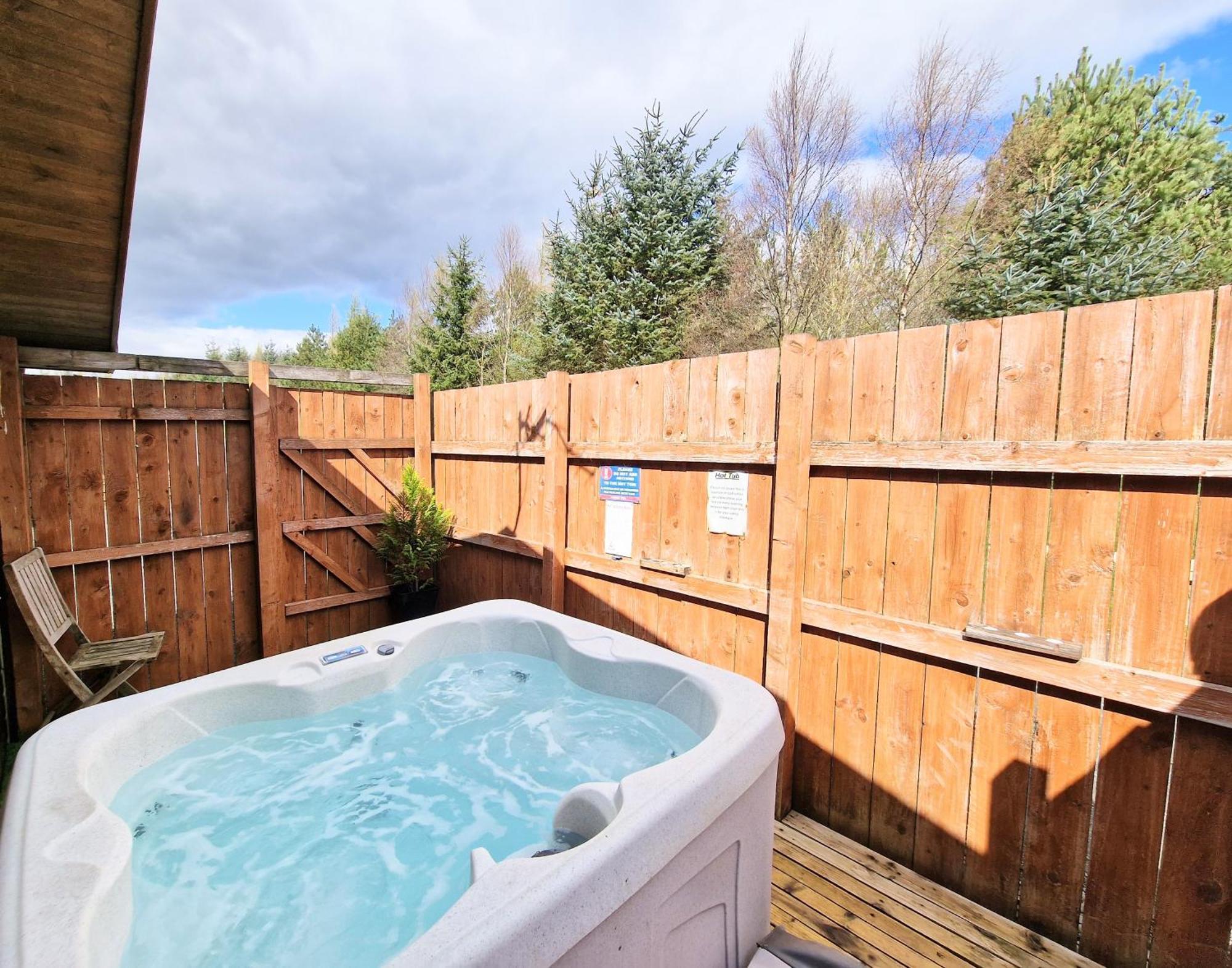 Ochil 9 With Private Hot Tub - Fife - Loch Leven - Lomond Hills - Pet Friendly Villa Kelty Kültér fotó
